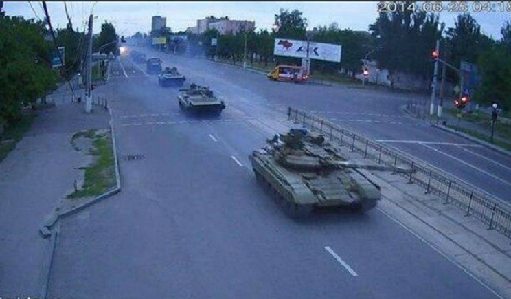 В Луганск вошла колонна танков (ФОТО) (ВИДЕО)