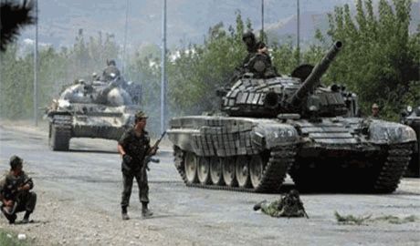Четыре танка сепаратистов прорвали блокпост и едут в Мариуполь, – боец “Шахтерска”