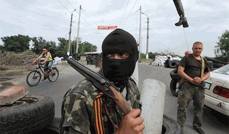 Боевики находятся в каком-то странном напряжении, словно предчувствуют что-то страшное, – жители Донецка