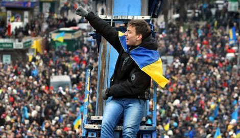 Как и год назад, сегодня люди на Майдане кричали “Позор президенту!!!”
