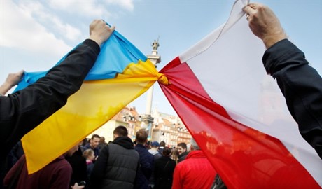 Рука помощи поляков: Евромайдан Варшава собрал около миллиона злотых для Украины