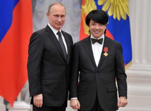 В квартире жены Доверенного лица В.Путина нашли подпольное игорное заведение.The apartment wife Trustee Putin found an underground gambling establishment.