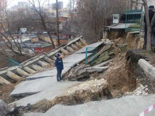 Оползень в Киеве: обрушилась часть жилого дома