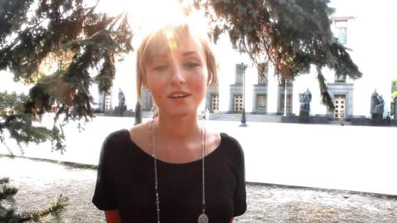 «Маски сорваны — верить некому»: Українка, яка написала вірш «Никогда мы не были братьями», написала новий вірш