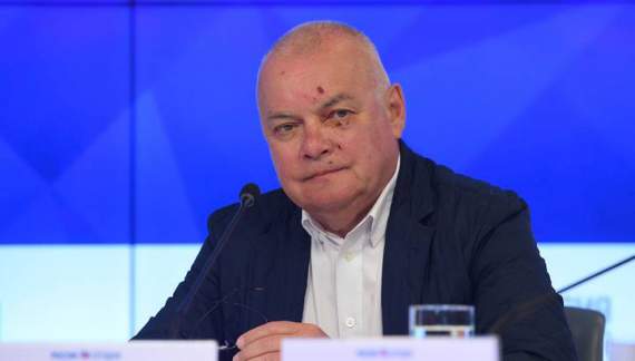 Димон Киселев объяснил побитую морду: поскользнулся, упал, потерял сознание, очнулся – гипс…