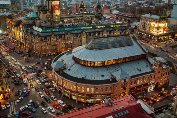 В турецькому генделику у Києві, відмовились обслуговувати людей на українській мові, дивіться що було дальше (ВІДЕО)