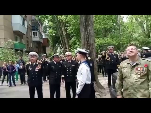 До сліз: в Одесі оркестр зіграв під балконом 96-річного ветерана (відео)