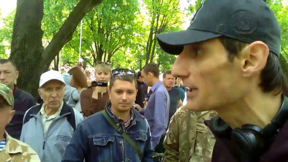 “С#ка, чей Крым?! Ответь на простой вопрос”. Грузин АТОшник зрівняв “ватного” українця з землею (відео 18+)