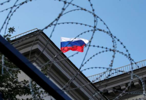 В России намерены ограничить выезд выпускникам с красным дипломом