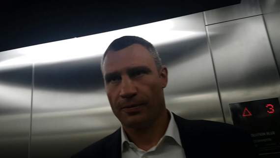 Дурной пример заразителен – Кличко отказался проходить таможню по прилету в Украину и сбежал