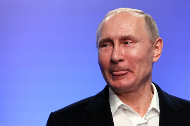 Неизлечимый Путин снова расцеловал мальчика: уже не скрывает
