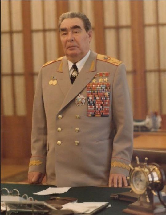 Кто писал книги Леонида Ильича Брежнева