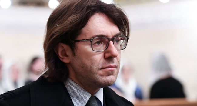 «Схватил за волосы и стал бить по лицу»: Малахову пригрозили полицией из-за агрессивного поведения на своем шоу