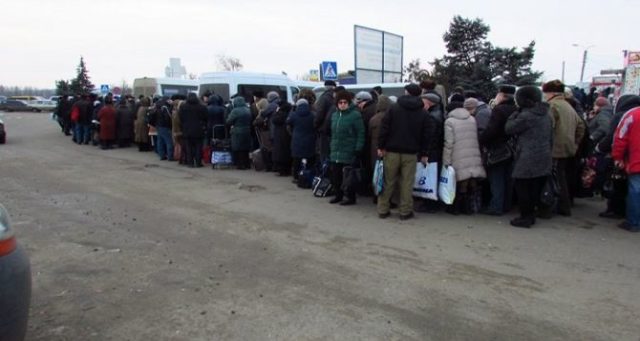 Жители Луганска спасаются бегством от русского мира: «автобусы лопаются»