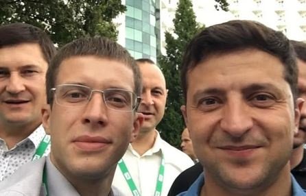 Требовал продолжения банкета: нардепу от “Слуги народа” разбили голову в кафе