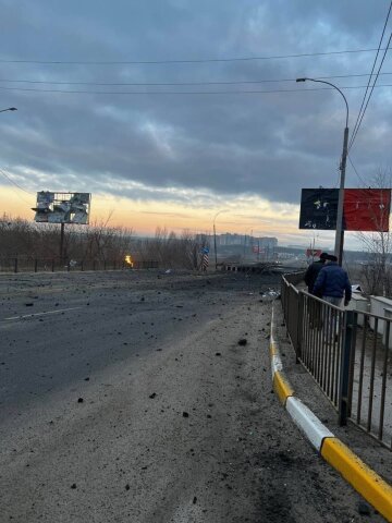 Российские танки двигаются в сторону Киева, взорван мост: подробности